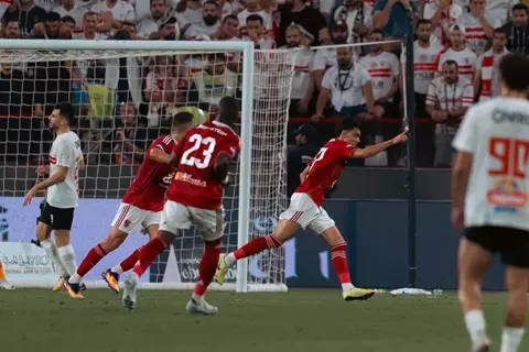 خدعة معتادة وإشارة عبد الرؤوف الخاطئة.. كيف سجل الأهلي ثنائية في شباك الزمالك؟ (تحليل)